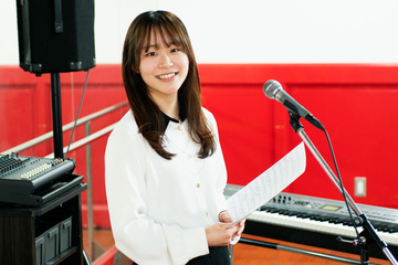 卒業生の会田　有希さん