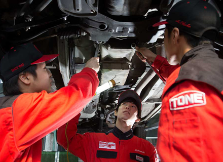 専門学校　越生自動車大学校の特長１