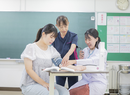 横浜高等教育専門学校の特長３