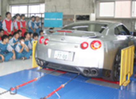 岡山自動車大学校の特長１