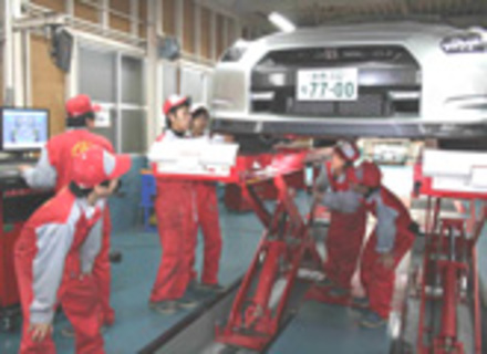 岡山自動車大学校の特長２