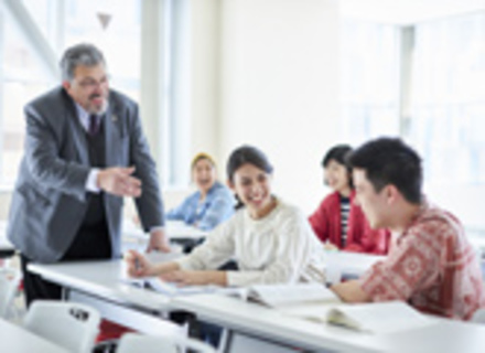国際外語・観光・エアライン専門学校の特長１