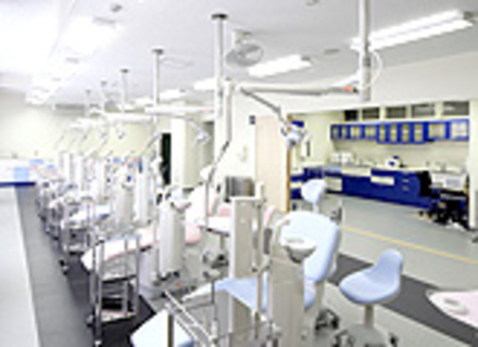 慈恵歯科医療ファッション専門学校の特長２