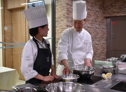 大阪ホテル・ウェディング＆製菓調理専門学校（食＆農業ワールド）の特長１