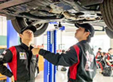 阪神自動車航空鉄道専門学校の特長１