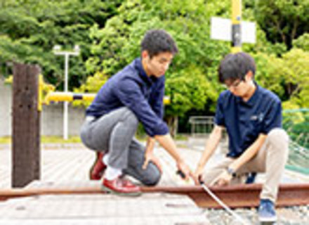 阪神自動車航空鉄道専門学校の特長３