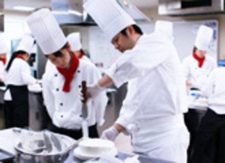 広島会計学院ビジネス専門学校の特長１