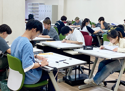 広島工業大学専門学校の特長１