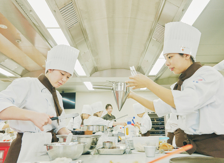 穴吹調理製菓専門学校の特長２