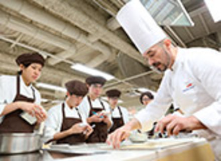 北九州医療製菓専門学校の特長１