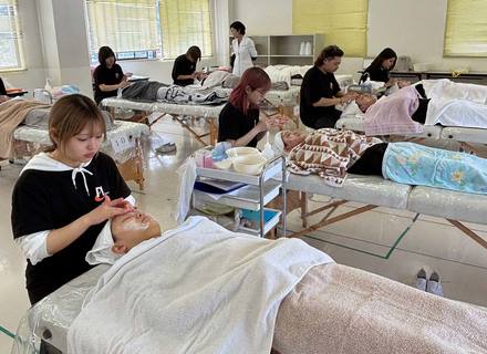 長崎県美容専門学校の特長２