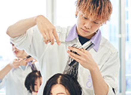 真野美容専門学校の特長２