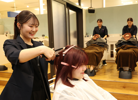理容美容専門学校西日本ヘアメイクカレッジの特長３