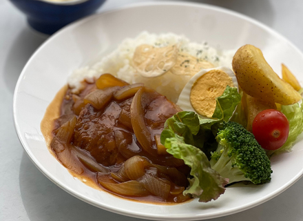 旭美容専門学校の特長３