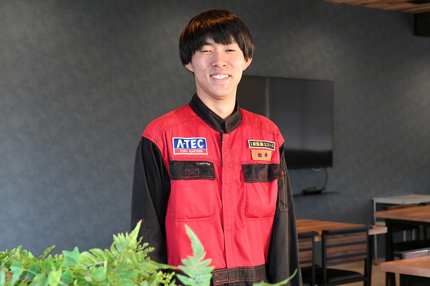 専門学校 中部国際自動車大学校の学生