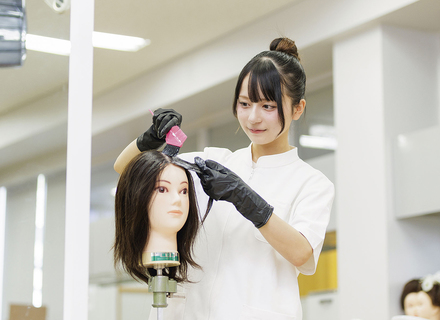 静岡県美容専門学校の特長３
