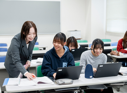 富山情報ビジネス専門学校の特長２