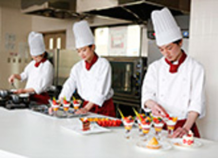 華調理製菓専門学校の特長２