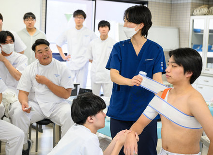 日本健康医療専門学校の特長２