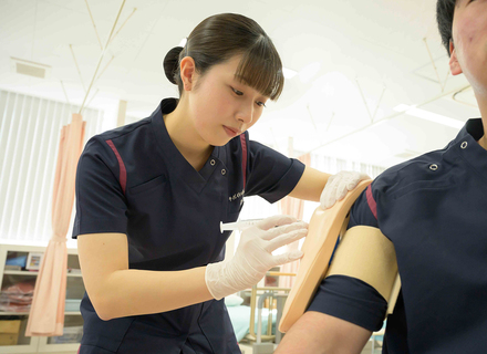 国際ティビィシィ小山看護専門学校の特長１