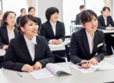 専門学校　沖縄ブライダルモード学園の特長２
