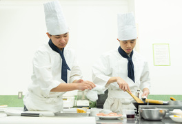 国際調理師専門学校