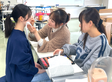 北陸ビジネス福祉専門学校の特長１