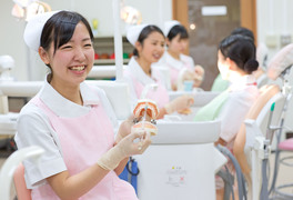 中央歯科衛生士調理製菓専門学校