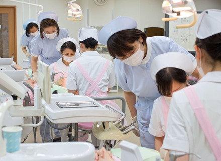 中央歯科衛生士調理製菓専門学校の特長２