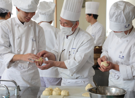 山形調理師専門学校の特長２