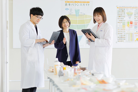 北陸学院大学 管理栄養士（国）を目標に、教授陣がきめ細かく、丁寧に学生一人ひとりをサポート