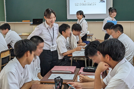 北陸学院大学 地域連携活動も活発で、食の自立期である高校生に対して食育授業を実施。実践の場で栄養指導について応用力を養います