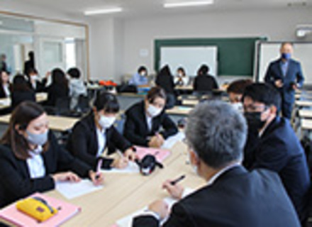 沖縄女子短期大学の特長２