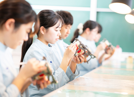 宮崎歯科技術専門学校の特長２