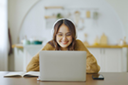 京都橘大学（通信教育課程） 学費定額制だから学び放題！デジタルメディアや情報技術、クリエイションに関する領域を興味や目的に合わせて自由に学べます。